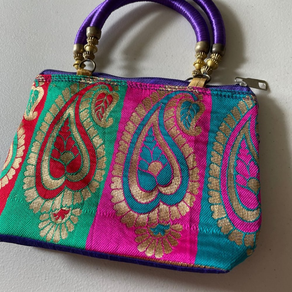 TWO Spring Purses . - Picture 4 of 6